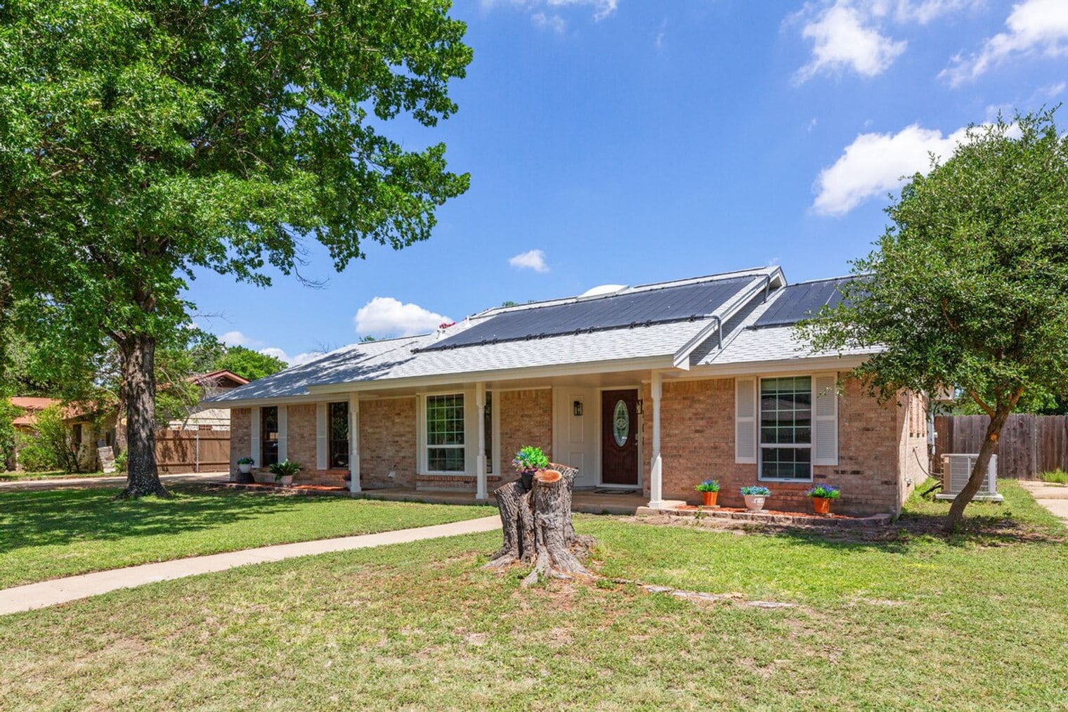 Building Photo - 908 Green Meadow Dr