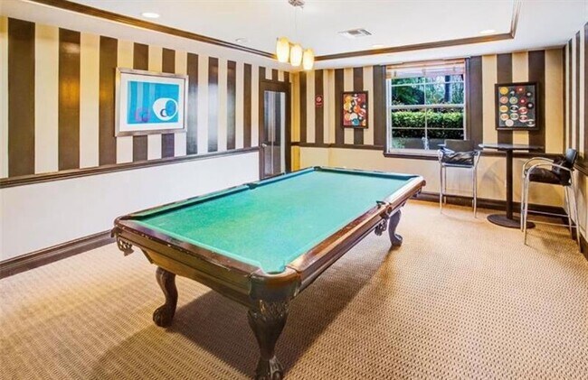 Building Photo - 520 SE 5 Ave