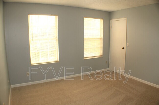 Building Photo - 4968 Silver Bow Dr