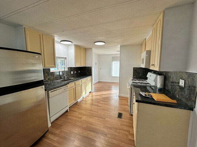 Building Photo - 44826 Orpington Ave