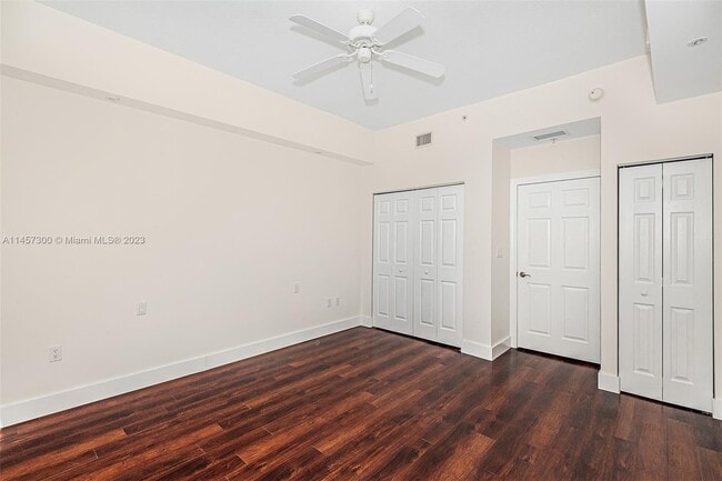 Building Photo - 3001 NE 185th St