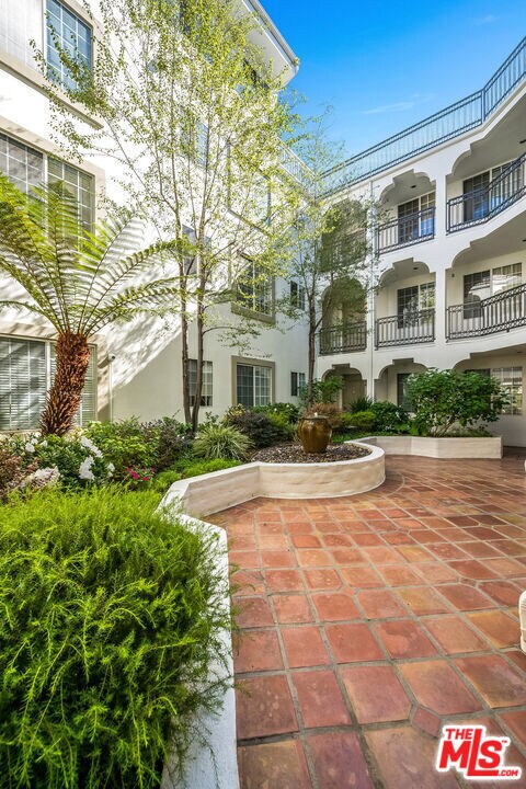 Building Photo - 10630 Eastborne Ave