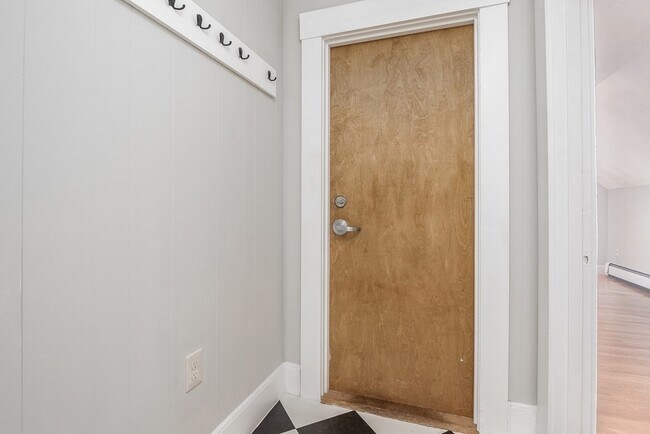 Building Photo - 179 Main St