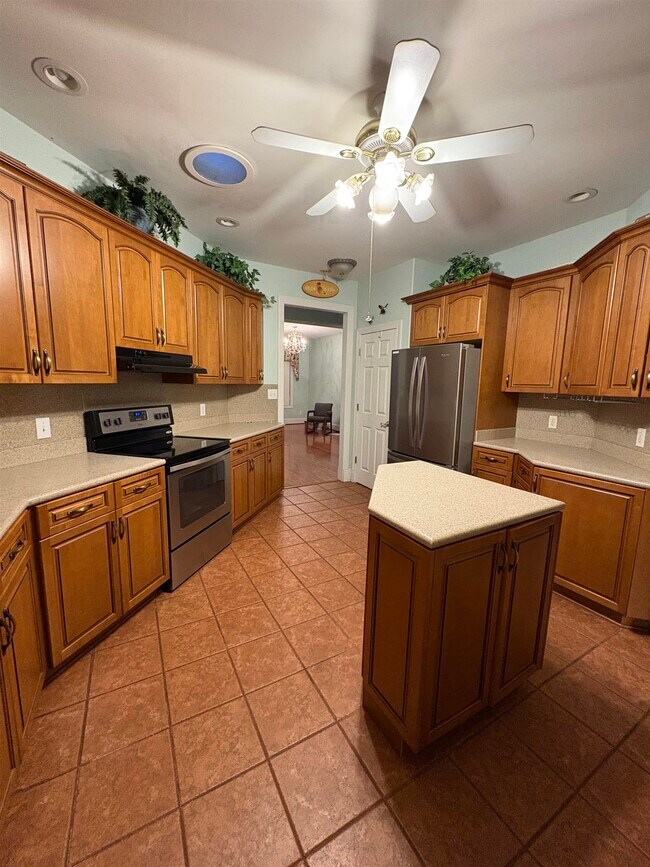 Building Photo - 533 Stonemason Dr