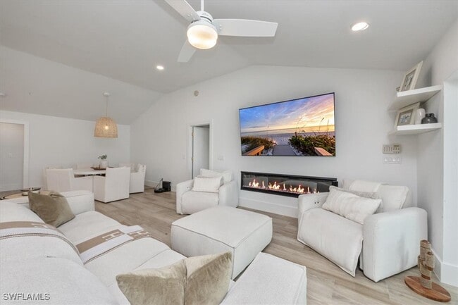 Building Photo - 1570 Bonita Ln