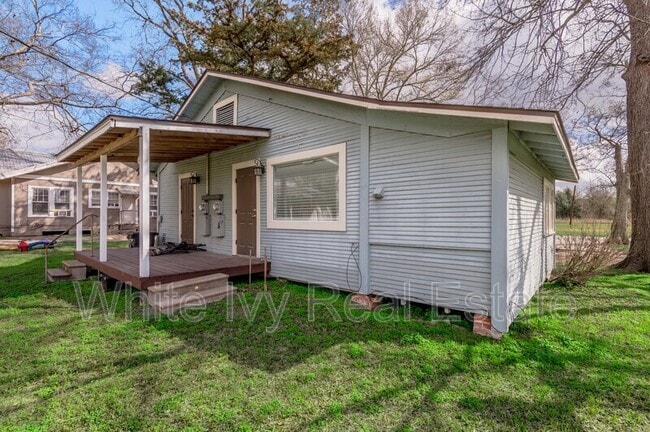 Building Photo - 254 S Railroad St