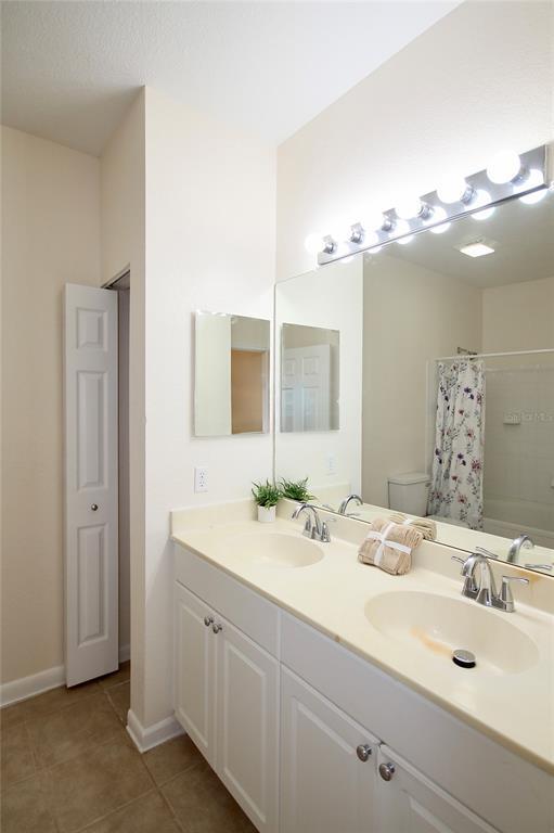 Building Photo - 913 Arbor Lakes Cir