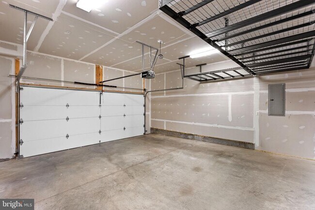 Building Photo - 204 Railbender Alley SE