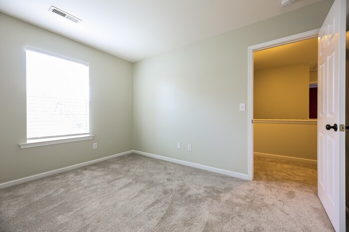 Building Photo - 410 Revis Creek Ct
