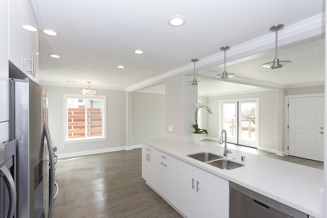 Building Photo - Newly Remodeled 3 Bedroom House by La Joll...