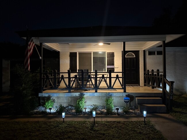 Building Photo - 2808 Grayson Dr