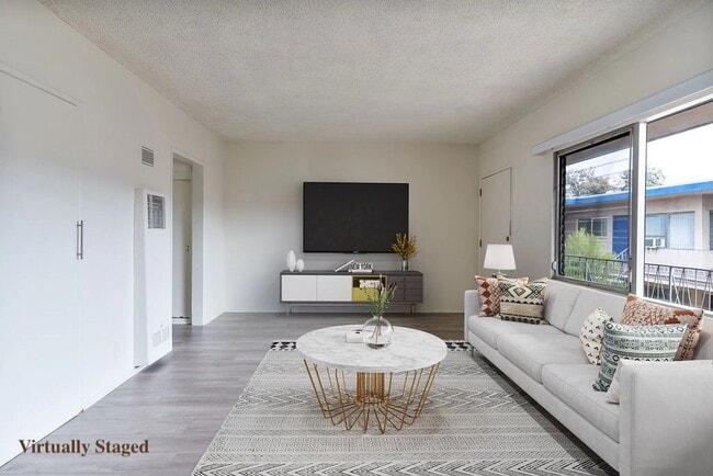 Interior Photo - 10026 Palms Blvd.,