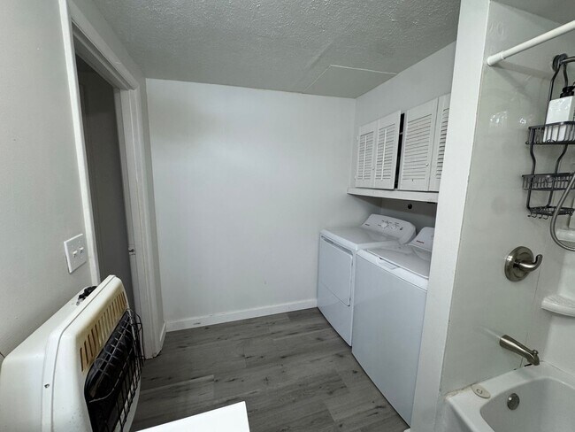 Building Photo - 4813 Sayre Ave