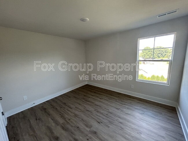 Building Photo - 115 Silverwood Ct