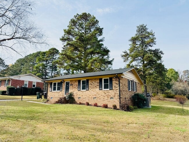 Building Photo - 900 6th St