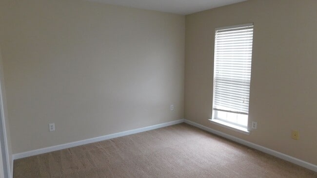 Building Photo - 206 Park Village Cir