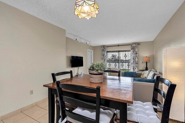 Building Photo - 6715 W 26th Dr