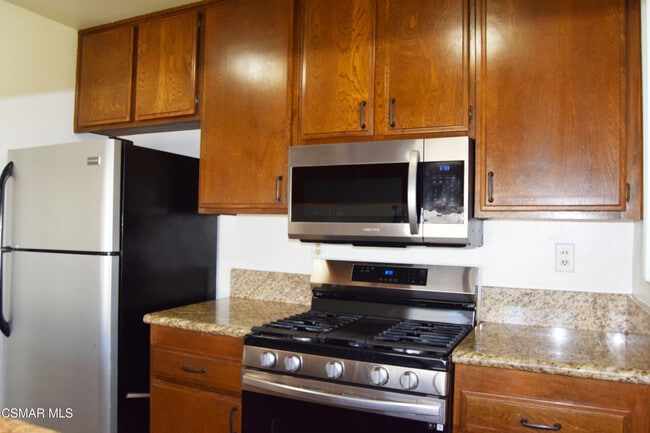 Building Photo - 28725 Conejo View Dr