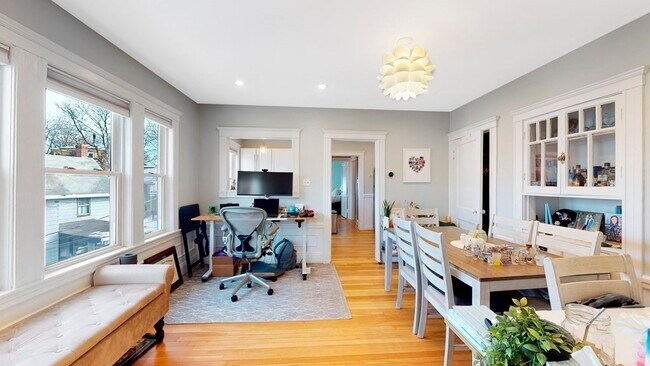 Building Photo - 304 Lamartine St