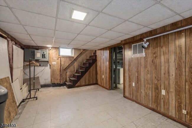 Building Photo - 32 W New St