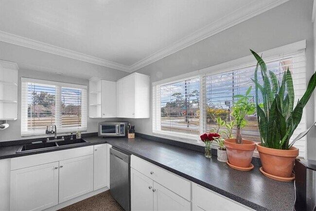 Building Photo - 3623 W Gray St