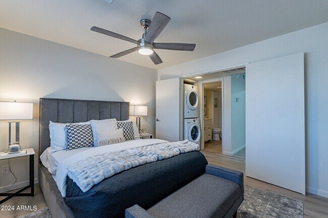 Building Photo - 4901 S Calle Los Cerros Dr