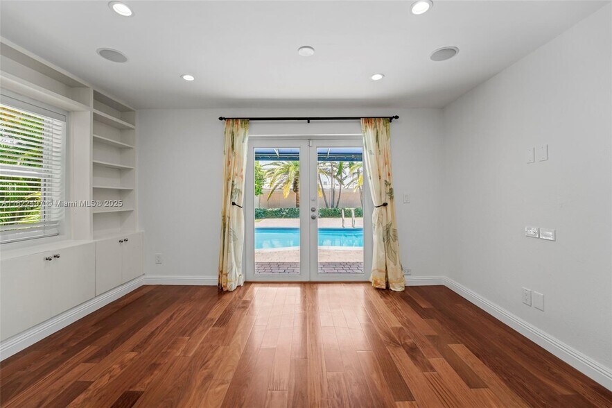 Building Photo - 12730 Ixora Rd