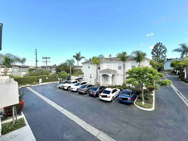 Building Photo - Gated Community - Updated Harbor City Townhouse - 3 bed / 2.5 bath
