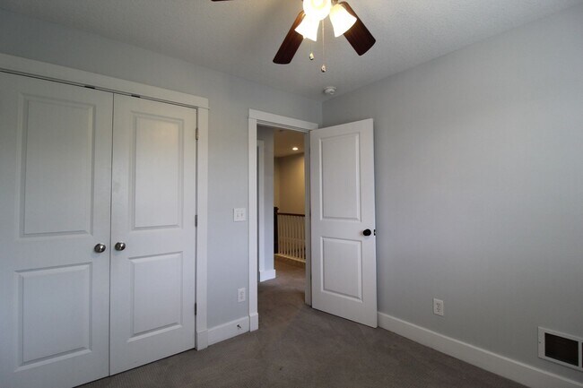 Building Photo - 3 Bedroom 2.5 Bath In Kansas City, Kansas