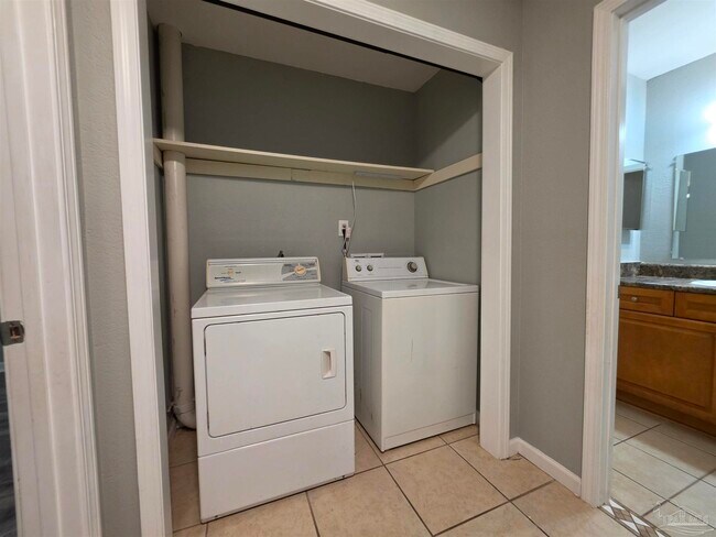 Building Photo - 3346 Green Briar Cir