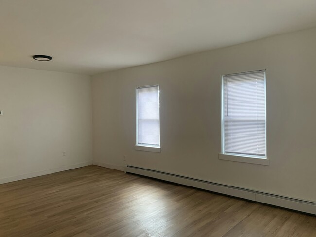 Building Photo - 436 Ripple St