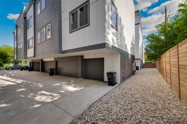 Building Photo - 1118 Galveston Ave