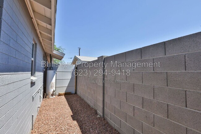 Building Photo - 825 E Alice Ave
