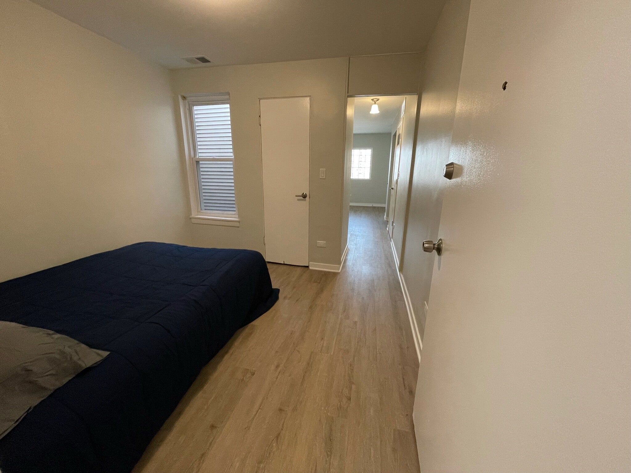 Building Photo - 2677 N Lincoln Ave