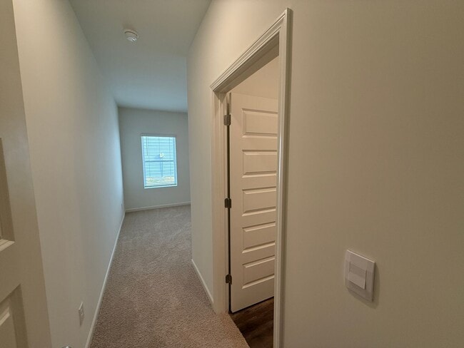 Building Photo - Springville Schools One Level 4 Bedroom / 3 Bathroom/ 3 Car Garage