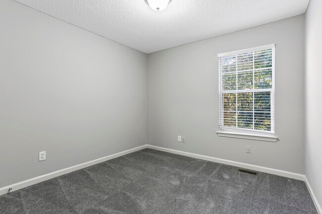 Building Photo - 7380 Hunters Ridge Dr