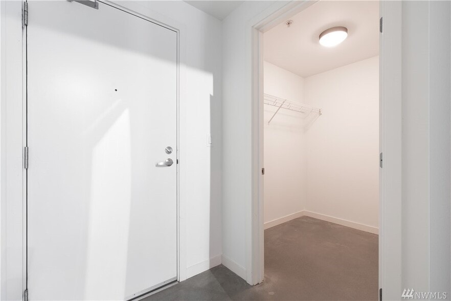 Walk-in Closet - 501 Roy St