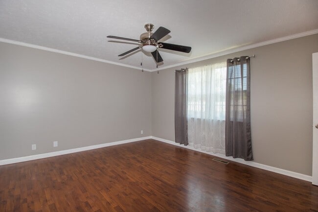 Building Photo - 221 Timberway Dr