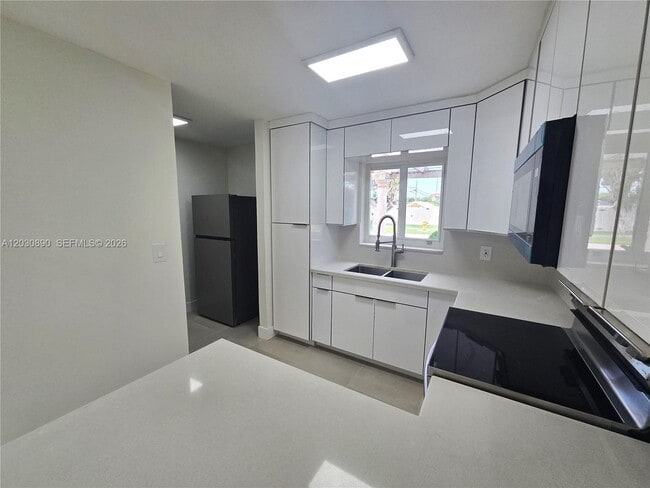 Building Photo - 8891 SW 36th St