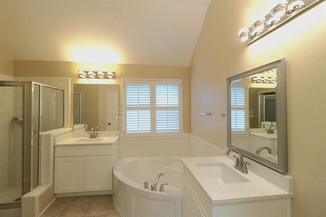 Building Photo - 1619 Pagedale Dr