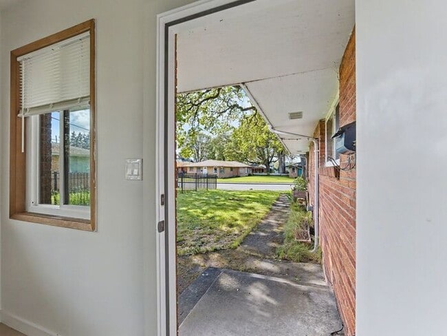 Building Photo - Duplex: 2 Bedrooms - Salem SE