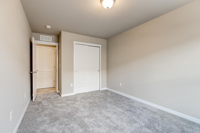 Building Photo - 4685 Pleasant Port View