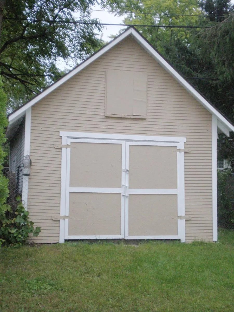 Building Photo - 3955 Clubview Ave