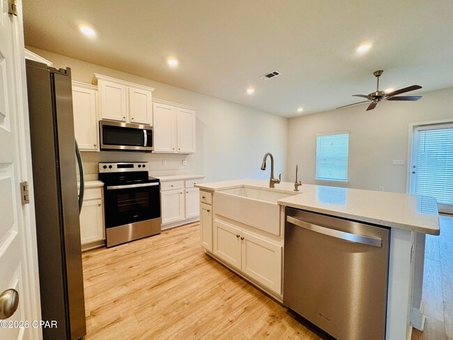 Building Photo - 10 Renea Cv