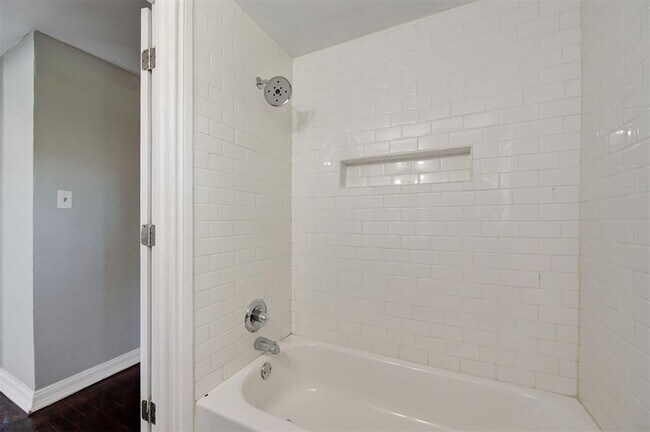 Building Photo - 2433 NW 18th St