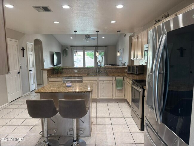 Building Photo - 820 N Owl Dr