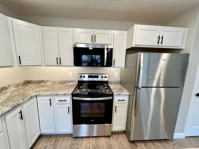 Building Photo - Newly Built 4 Bed/4.5 Bath in Central MHK