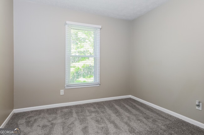 Building Photo - 7383 Fernwood Dr