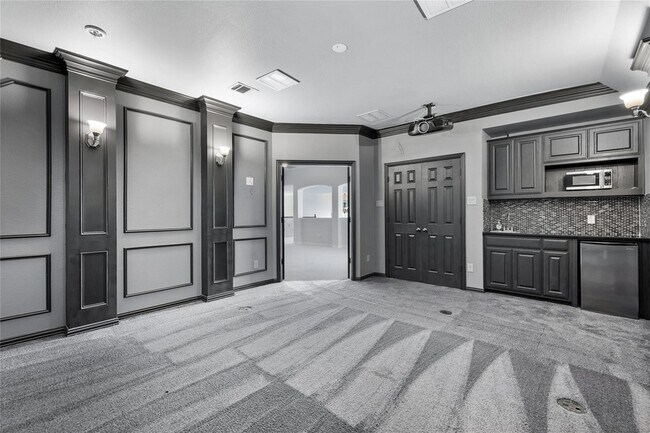 Building Photo - 1908 Thorndale Cir