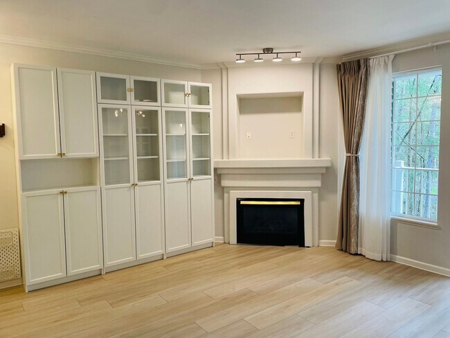 Building Photo - 25235 SE Klahanie Blvd